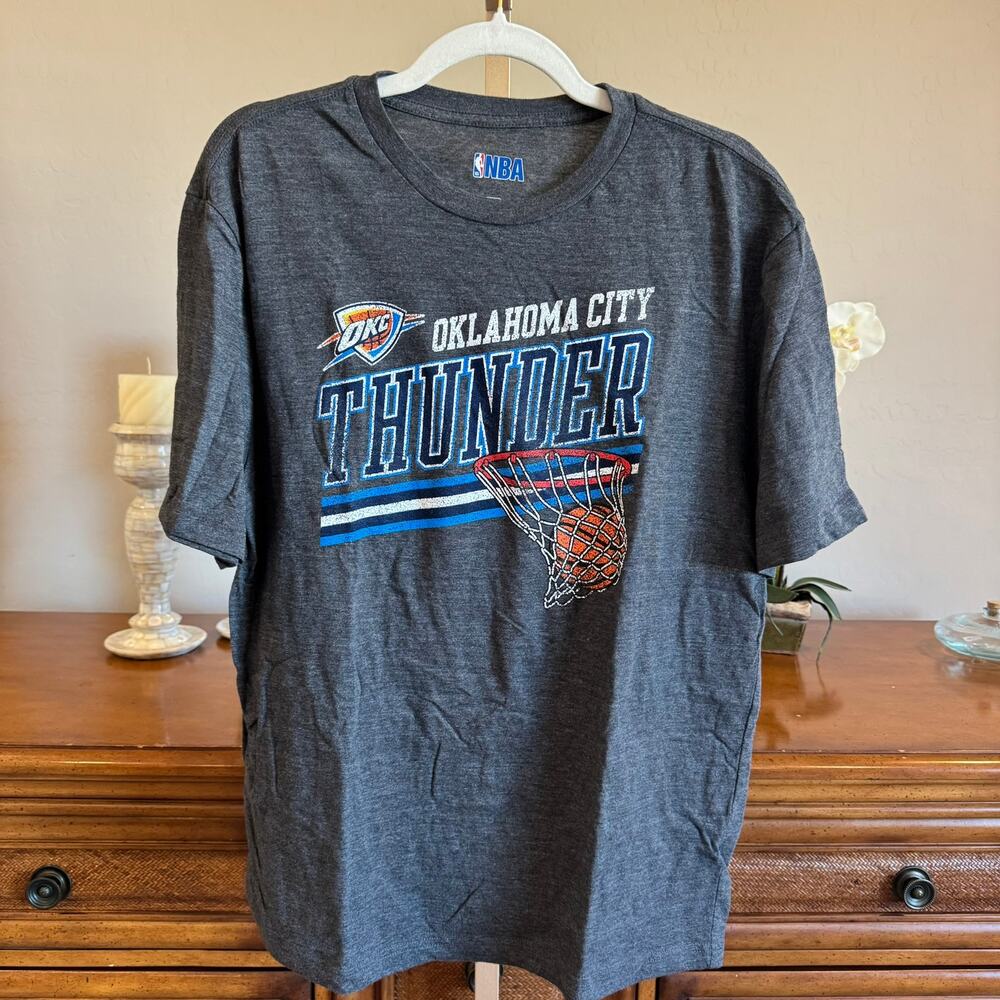 Oklahoma City Thunder NBA Graphic T Shirt Gray Men’s L NWOT